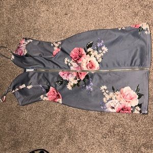 the color ia grey and pink